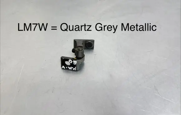 Audi Q7 4M Front door upper hinge A046574