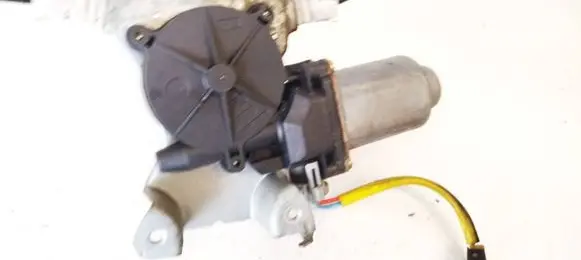 Nissan Almera N16 Front door window regulator motor 400601T3