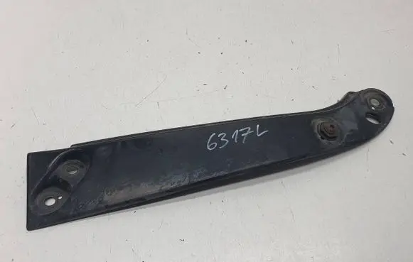 Front bumper mounting bracket