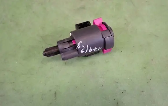 Audi A5 8T 8F Brake pedal sensor switch 9-1468996-3