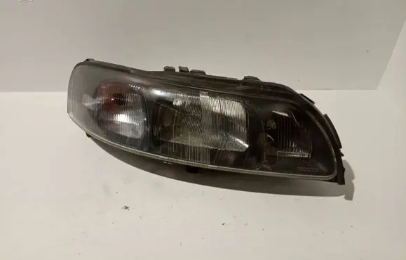 Volvo V70 Headlight/headlamp 89007870 8693588
