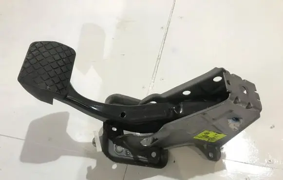 Volkswagen Jetta VI Brake pedal 1K1723057BG