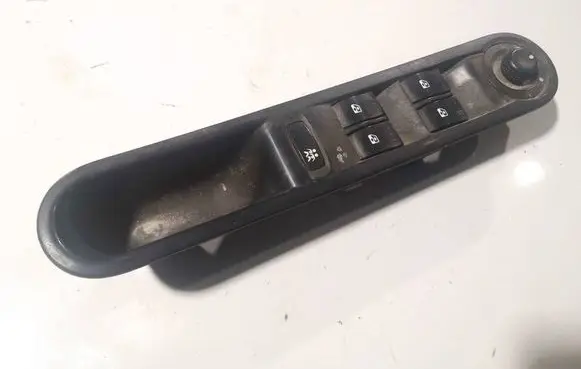 Renault Espace - Grand espace IV Front door window switch trim 