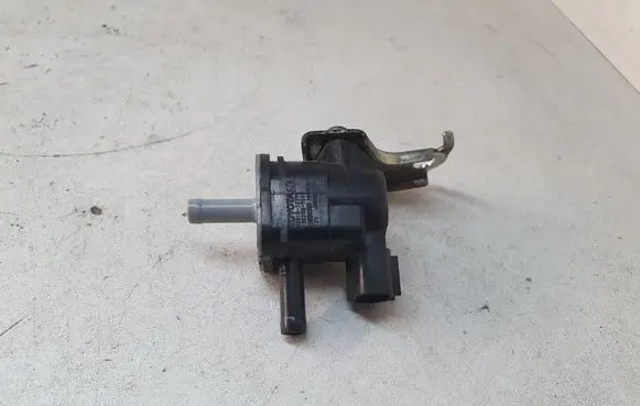 Toyota Prius (XW30) Valve vacuum 9091012276