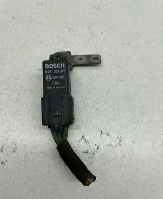 Volvo S40 Glow plug pre-heat relay 0281003047