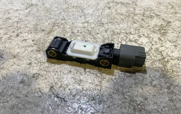 Chrysler Pacifica Airbag deployment crash/impact sensor 04671779AB 100603 44045500