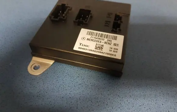 Mercedes-Benz E W211 Comfort/convenience module 2115458432 00403139A620