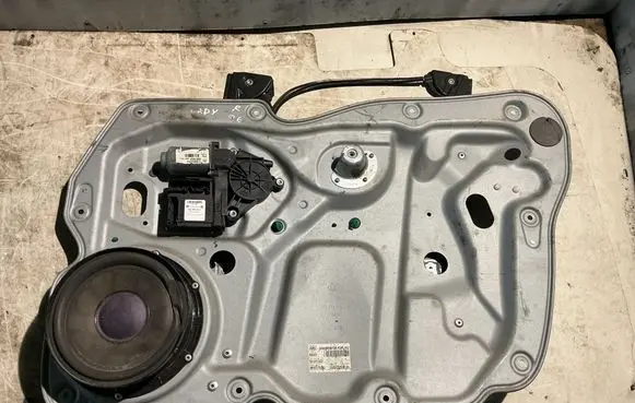 Volkswagen Caddy Front window lifting mechanism without motor 1T0837756 117106H 3020905