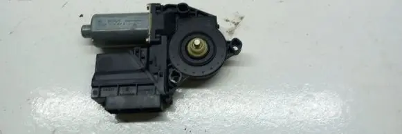 Volkswagen Multivan T5 Front door window regulator motor 0130821998