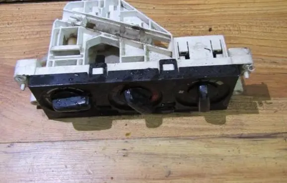 Nissan Almera Climate control unit