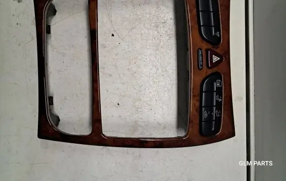 Radio/GPS head unit trim