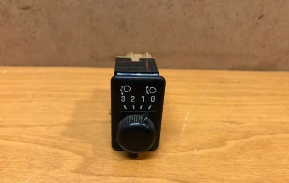 Subaru Impreza II Headlight level height control switch