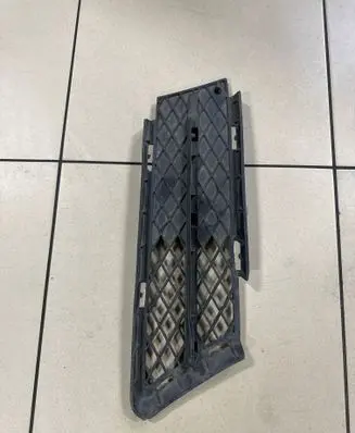 BMW 3 E90 E91 Front bumper lower grill 7134082