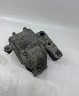 Volkswagen Touran I Engine mount bracket 1K0199263