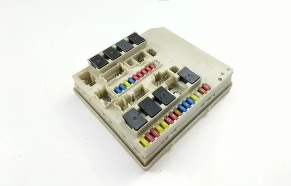 Renault Modus Fuse module 233293D