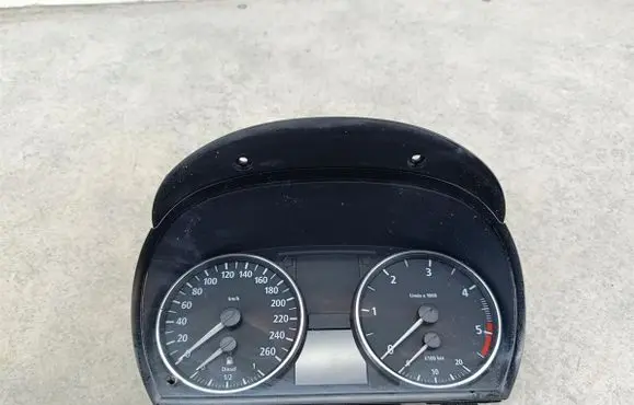 BMW 3 E90 E91 Speedometer (instrument cluster) 698348701