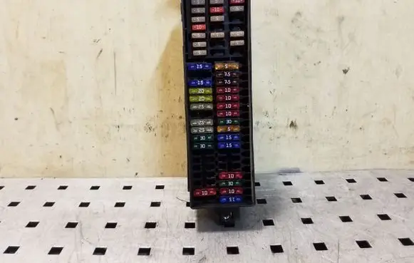Volkswagen Polo V 6R Fuse module