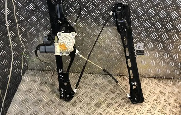 Mercedes-Benz E W211 Front door electric window regulator 2117200146