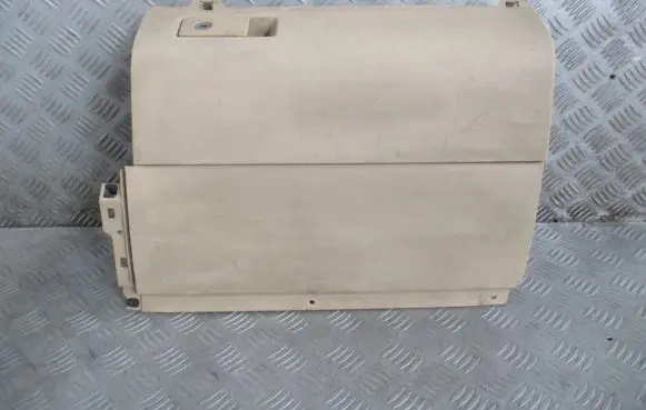 Volkswagen Touran I Glove box