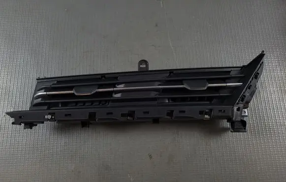 Audi Q4 e-tron Dash center air vent grill 89B820951A 89B820951