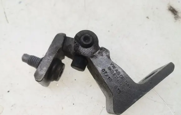 Audi A4 S4 B8 8K Front door upper hinge 8K0831402E