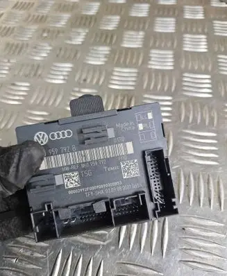 Audi A4 S4 B7 8E 8H Door control unit/module 8K0959792B 8K0959792