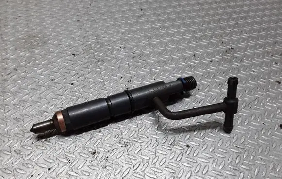 Nissan Terrano Fuel injector 563Z483220G