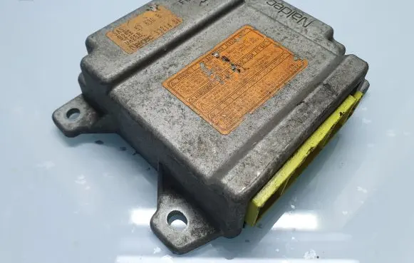 Mazda 323 F Airbag control unit/module B25E57K30B 3321461