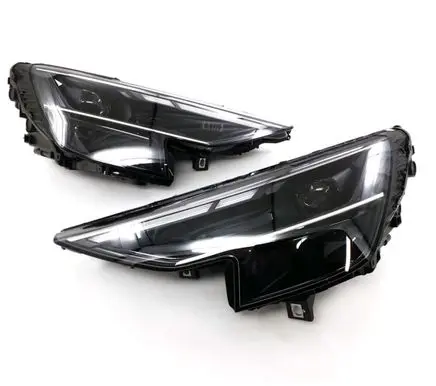 Audi Q8 Headlights/headlamps set 4M8941011