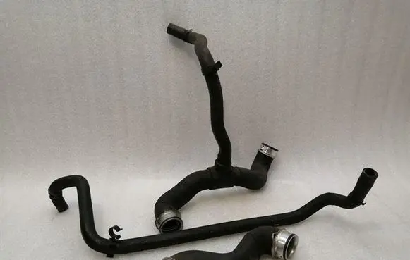 Mercedes-Benz S W221 Engine coolant pipe/hose A2215012591