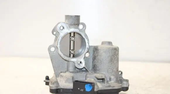 Volkswagen Caddy Throttle valve 04L131501L