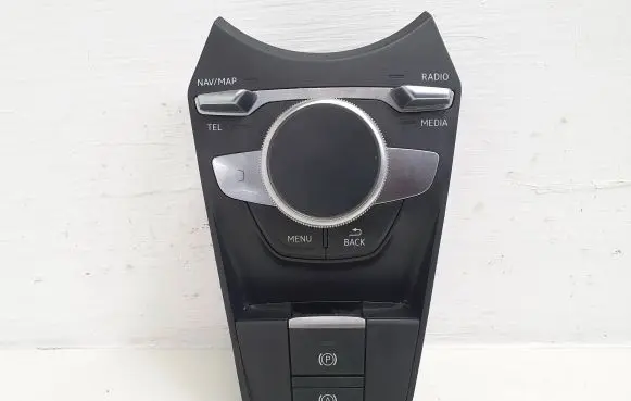 Head unit multimedia control