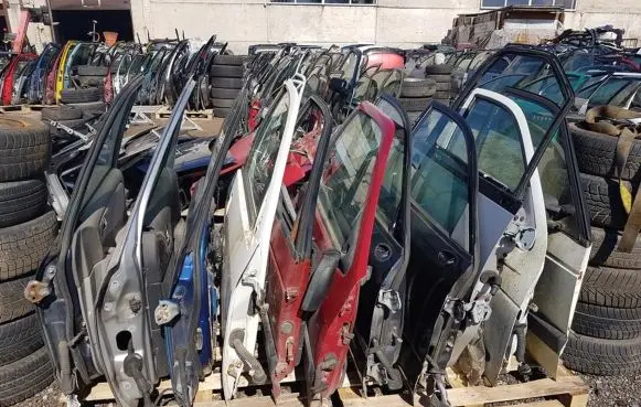Mitsubishi Carisma Front door