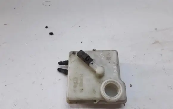 Brake fluid reservoir