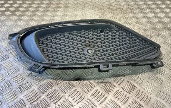 Mercedes-Benz A W176 Front bumper lower grill A1768852700