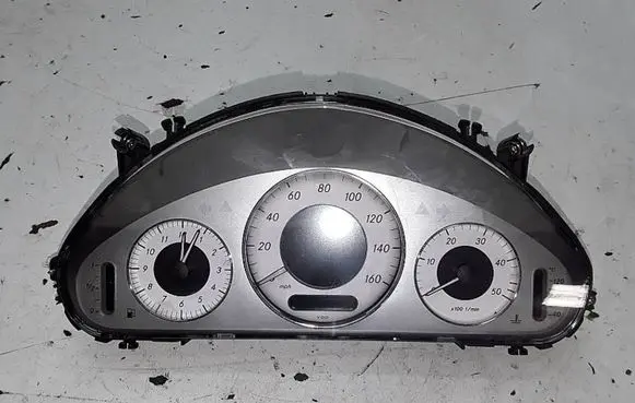 Mercedes-Benz E W211 Speedometer (instrument cluster) A2115409247