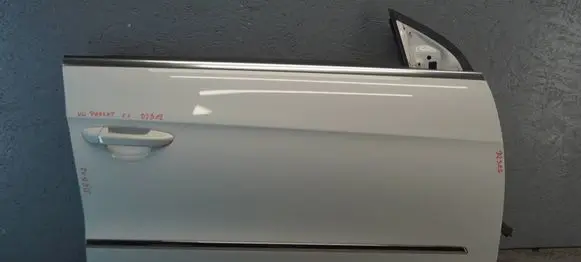 Volkswagen PASSAT CC Front door 