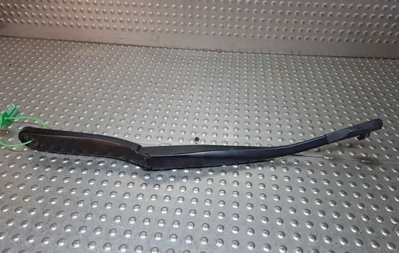 BMW 5 F10 F11 Front wiper blade arm S26372627 7182459