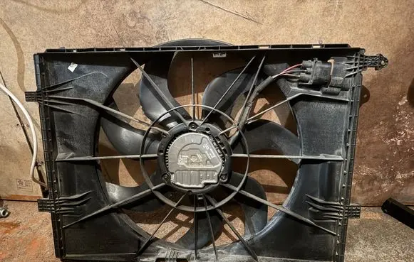 Electric radiator cooling fan