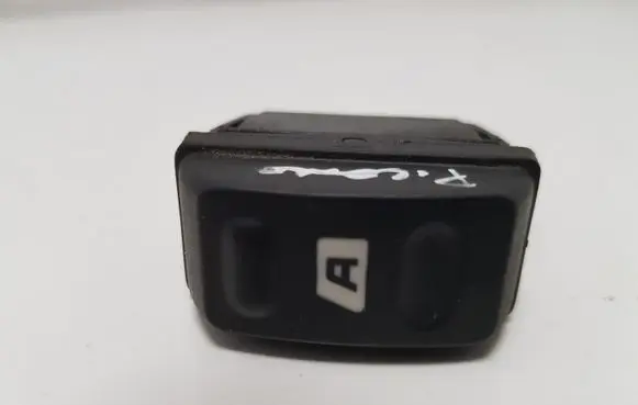 Citroen Xsara Picasso Electric window control switch 22681
