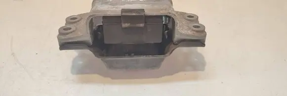 Volkswagen PASSAT B7 Engine mount bracket 3C0199555