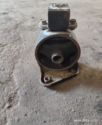 Hyundai Santa Fe Engine mount bracket