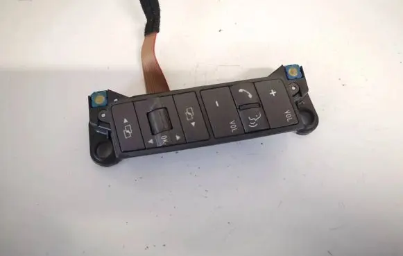 Steering wheel buttons/switches