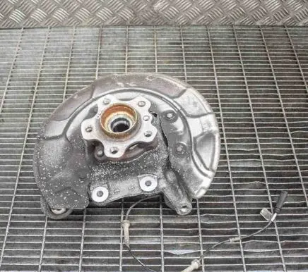 BMW 5 G30 G31 Rear wheel hub 6866338