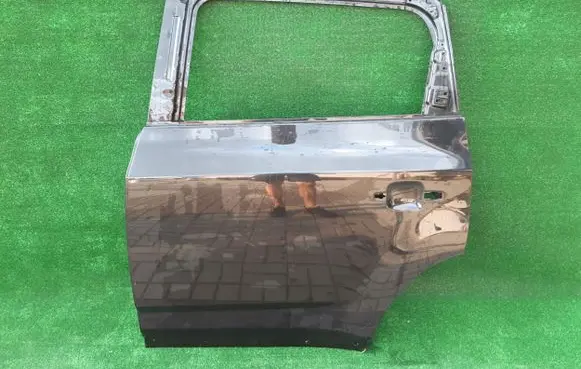 Chevrolet Orlando Front door
