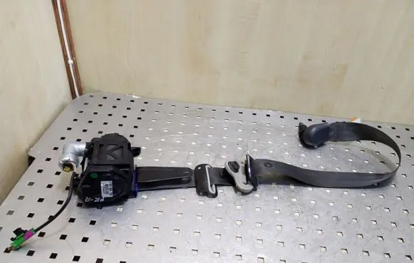 Opel Antara Front seatbelt 96852897