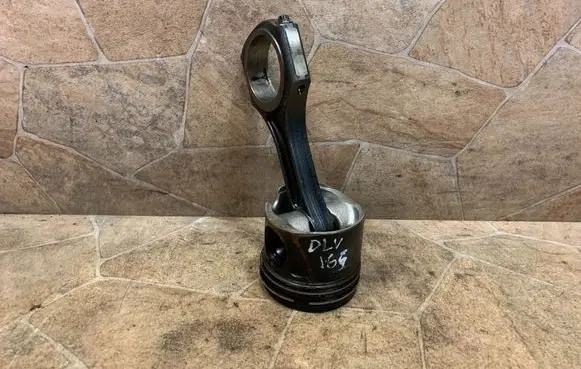 Mercedes-Benz C W204 Piston 65100
