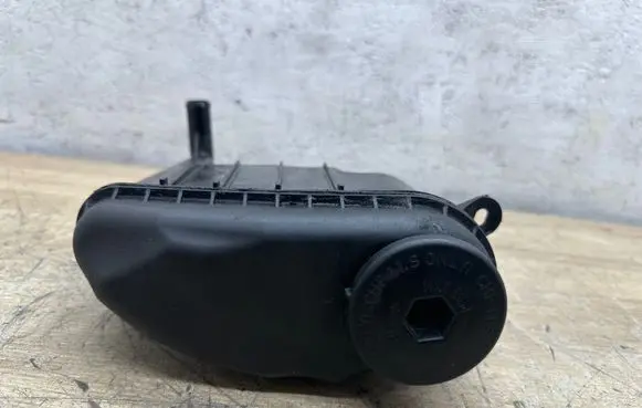 BMW 5 F10 F11 Power steering fluid tank/reservoir 6799589