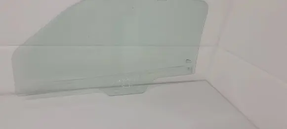 Ligier JS 50 Front door window/glass (coupe) 43r000469