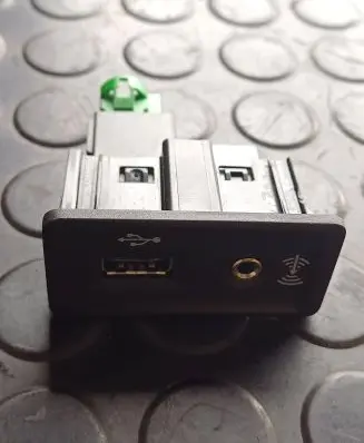 Porsche Cayenne (92A) USB socket connector 95B035252A